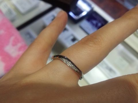 【俄(にわか)の口コミ】 分かりづらいですが、キラキラの部分が両サイド上下に入っています。
自分…