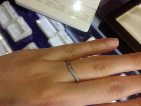 【LUCIE(ルシエ)の口コミ】 流れるような石のラインが絶妙！全体的にキラキラしているんですが、それ…