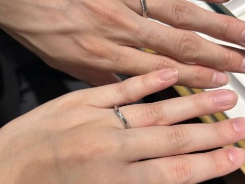 【銀座ダイヤモンドシライシの口コミ】 ウェーブタイプのデザインを探していたところ、このデザインが素敵だった…