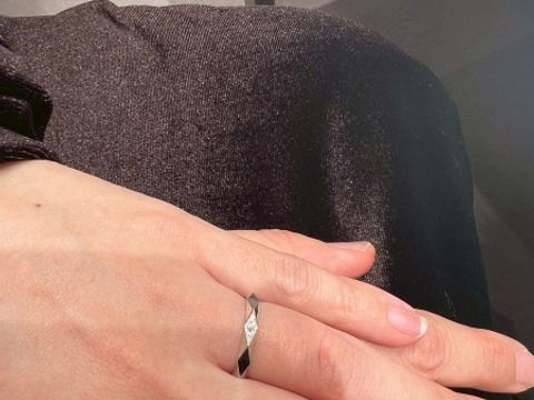 【ブシュロン(BOUCHERON)の口コミ】 プラチナのシンプルなリングが似合わないと思い始めたので、少し変わった…