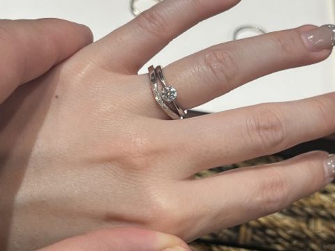 【杢目金屋(もくめがねや)の口コミ】 洗練されたデザインで着け心地もとても良かったです。2人で作る指輪という…