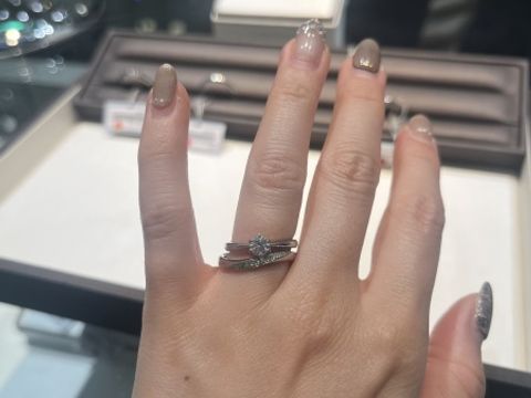 【Over Excellent(オーバーエクセレント)の口コミ】 希望しているウェーブのかかったかたちで、ダイヤモンドの輝きが素晴らし…