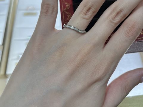 【カルティエ(Cartier)の口コミ】 自分の指の形からしてウェーブ型の指輪も付けてみたいなと思い、探してい…