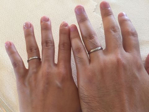 【アイプリモ(I-PRIMO)の口コミ】 控えめのダイヤが5つ並んでいてシンプルすぎず、上品な印象だったのでこれ…