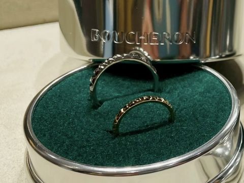 【ブシュロン(BOUCHERON)の口コミ】 シンプルなプラチナの指輪は結婚指輪感が強くて手持ちのファッションリン…