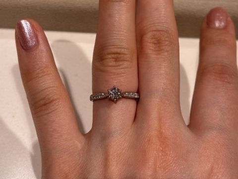 【BRILLIANCE+(ブリリアンスプラス)の口コミ】 エタニティタイプが気になっていたので1番の候補でした。
やはり華やかさ…