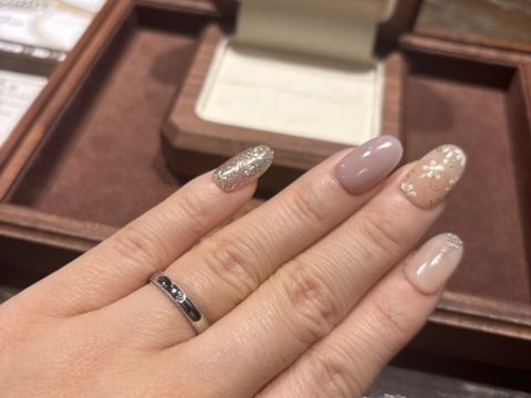 【TANZO.(鍛造指輪)の口コミ】 鏡面にプラスしてダイヤが一粒入っていることで光が当たった時のキラキラ…