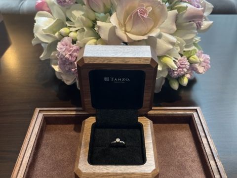 【TANZO.(鍛造指輪)の口コミ】 可愛らしいデザインで、結婚指輪との重ね付けの際に、お互いが干渉しない…