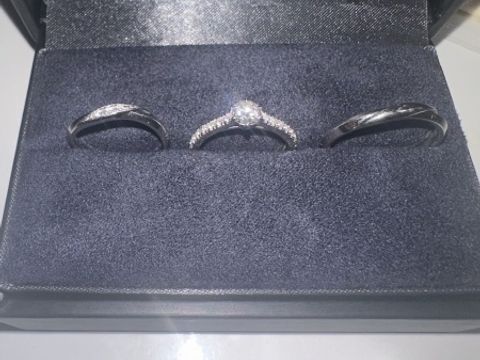 【ラザール ダイヤモンド(LAZARE DIAMOND)の口コミ】 結婚指輪はつけ続けるものなので邪魔にならないよう、又流行で流れていか…