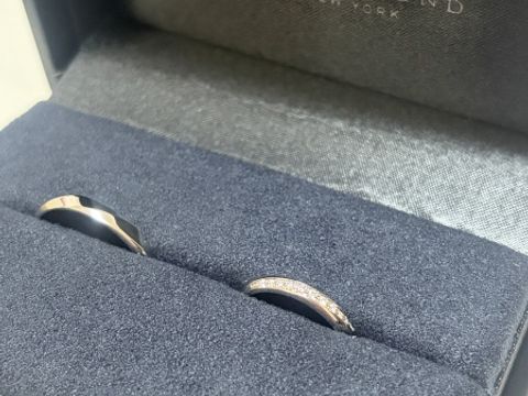 【ラザール ダイヤモンド(LAZARE DIAMOND)の口コミ】 ダイヤの輝きはありつつも、シンプルで指に馴染みやすみデザインだと思い…