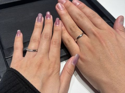 【ラザール ダイヤモンド(LAZARE DIAMOND)の口コミ】 この指輪は、もともとV字ラインのデザインの指輪を探していたことから試着…