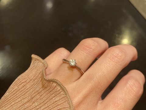 【ケイウノ ブライダル(K.UNO BRIDAL)の口コミ】 ルミナーレは繊細な曲線がとても美しく、指をすっきり長く見せてくれると…