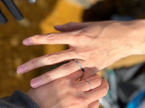 【アイプリモ(I-PRIMO)の口コミ】 細身で無駄のないデザインが指に自然になじみ、長時間つけても違和感のな…