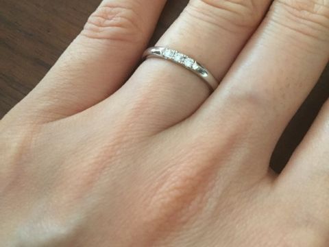 【MIKIMOTO(ミキモト)の口コミ】 ダイヤ１つのタイプのものと迷いましたが、３つの方が華やかだったので、…