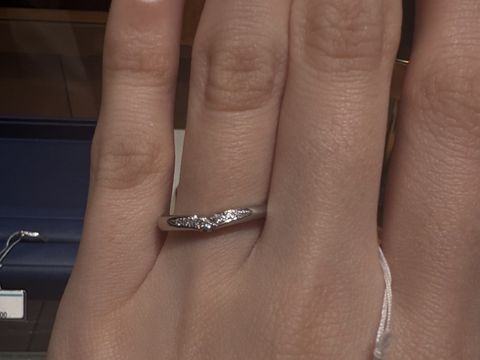 【銀座ダイヤモンドシライシの口コミ】 指輪のデザインが可愛く、ハートに見えるダイヤモンドの入り方が気に入り…
