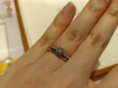 【ブルガリ(BVLGARI)の口コミ】 婚約指輪は王道のダイヤモンド1つのみを考えていたのですが、おすすめして…
