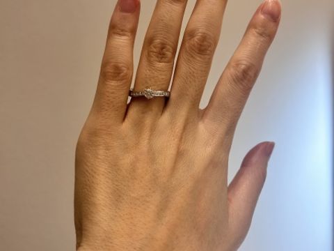 【TRECENTI(トレセンテ)の口コミ】 ダイヤを留める爪が独立した四点留めを採用しているなど、ダイヤモンドが…