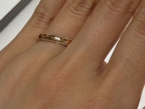 【俄(にわか)の口コミ】 やや太め、上下の縁に細かい装飾が入ったデザインです。一見シンプルな中…