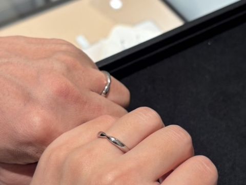 【ティファニー(Tiffany & Co.)の口コミ】 ハーモニーは中央だけが細くなるデザインで、指がきれいに見える印象を受…