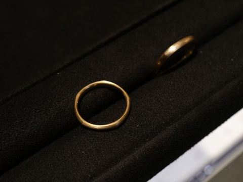 【俄(にわか)の口コミ】 ひなたという名前の指輪で、太陽のような五角形の形をしているのが特徴的…