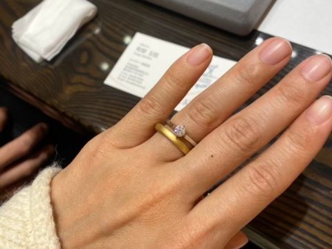【ケイウノ ブライダル(K.UNO BRIDAL)の口コミ】 ゴールドでマットみがある指輪を探していました。また、木目調の指輪も気…