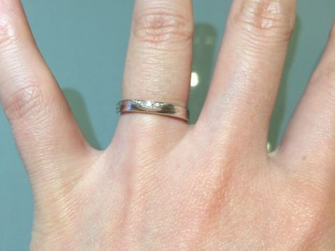 【杢目金屋(もくめがねや)の口コミ】 フルオーダーで世界にひとつだけの結婚指輪が作れることが魅力的でした。
…