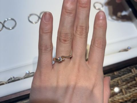 【杢目金屋(もくめがねや)の口コミ】 価格もそこまで高く無く、夫や両親に同じ板から作ったアクセサリーやネク…