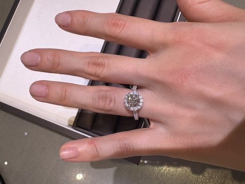 【アイプリモ(I-PRIMO)の口コミ】 プロポーズリングでもらったものよりもさらに大きなダイヤの婚約指輪が欲…