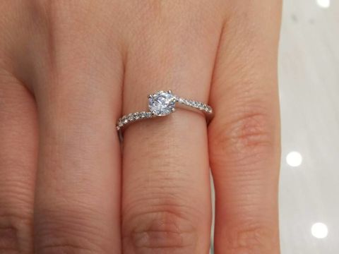 【JEWELRY  KAMATA(ジュエリーかまた)の口コミ】 プロポーズの際にダイヤのみをプレゼントしてもらったので、後日、土台の…