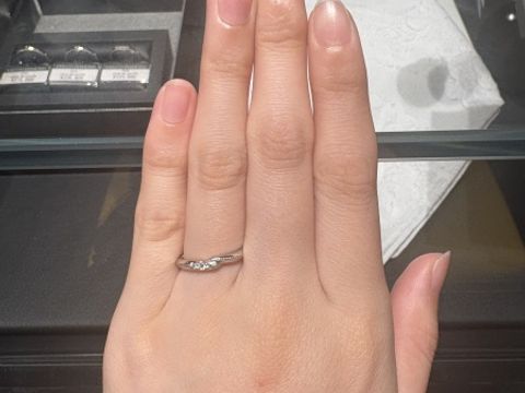 【エクセルコダイヤモンド(EXELCO DIAMOND)の口コミ】 ミル打ちが気になっており見せていただきました。細かいミル打ちで、デザ…