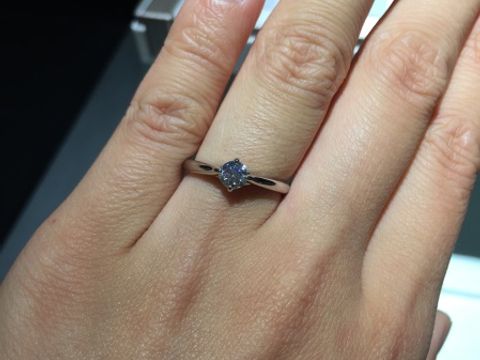 【アイプリモ(I-PRIMO)の口コミ】 デザインが豊富で、ショーケースから選ぶのが大変でした。私は結局、10点…