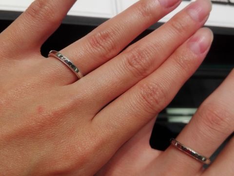 【ラザール ダイヤモンド(LAZARE DIAMOND)の口コミ】 繊細なミル打ち加工とデザインがとても気に入りました。スタイリッシュな…