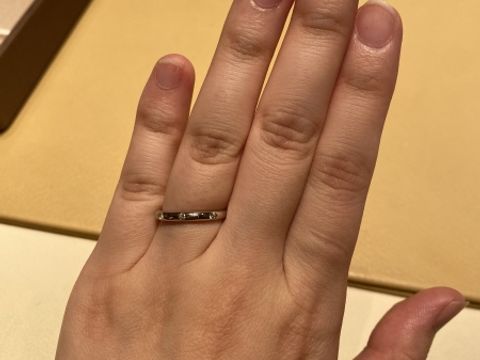 【ブルガリ(BVLGARI)の口コミ】 指輪のデザイン
シルバーのリングでダイヤが5つほど等間隔に付いています…
