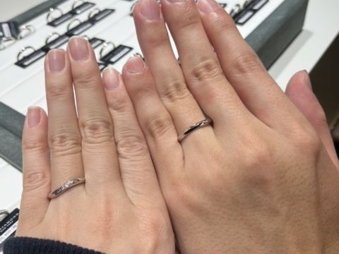 【ラザール ダイヤモンド(LAZARE DIAMOND)の口コミ】 指輪の形自体に洗練されたデザイン性があり、シンプルながらもとても上品…