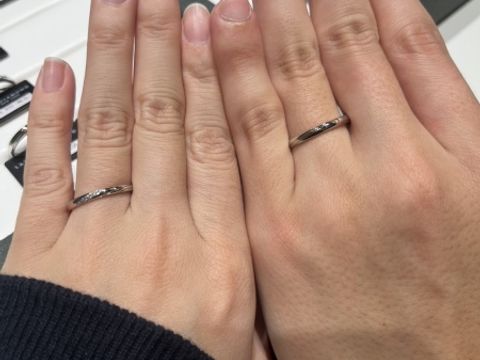 【ラザール ダイヤモンド(LAZARE DIAMOND)の口コミ】 無駄のないフォルムと繊細な輝きが、ラザールらしい上品さを感じさせる指…