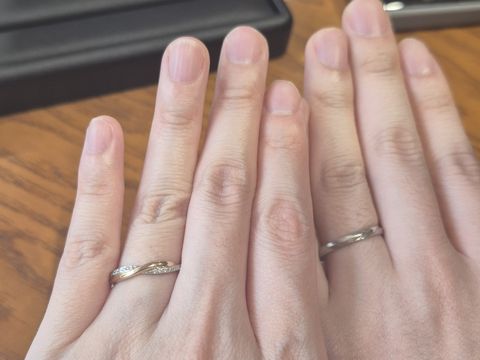 【銀座ダイヤモンドシライシの口コミ】 ウェーブ型のデザインで、さらにコンビネーションになっているところがと…