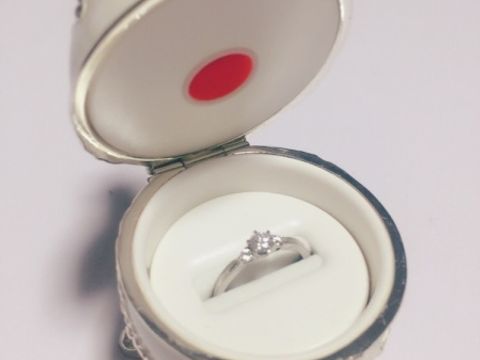 【Love Bond(ラブボンド)の口コミ】 シンプルだけど、リングの形がリボン状になっていてとてもお気に入りです…