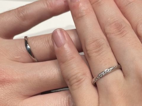 【ラザール ダイヤモンド(LAZARE DIAMOND)の口コミ】 デザインはシンプルで普段使いができるもの。素材はプラチナ希望で、強度…