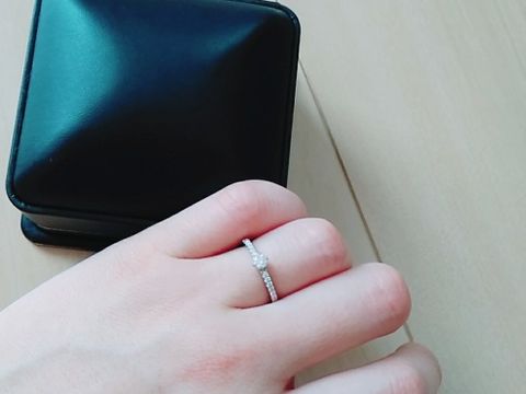 【ROYAL ASSCHER(ロイヤル・アッシャー)の口コミ】 指がムチムチしてるので、それをきれいに見せてくれるようなストレートの…