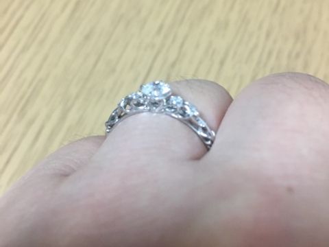 【JEWELRY  KAMATA(ジュエリーかまた)の口コミ】 デザインとダイヤのランクで決めました。結婚指輪が凝ったデザインになっ…