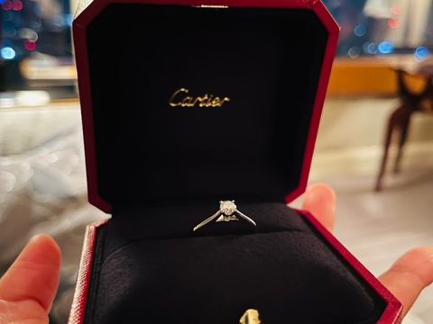 【カルティエ(Cartier)の口コミ】 シンプルなデザインで流行り廃りに関係なく着けられるなと思いました。
あ…