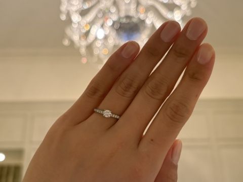 【ヴァン クリーフ＆アーペル(Van Cleef & Arpels)の口コミ】 まずダイヤモンドが本当に綺麗です。エタニティ部分は半分より少し下まで…