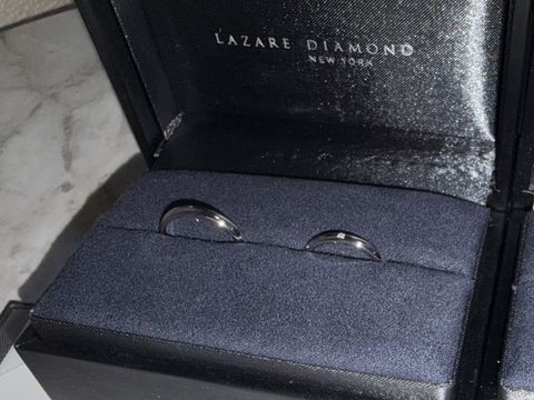 【ラザール ダイヤモンド(LAZARE DIAMOND)の口コミ】 派手すぎず上品なデザインで、年齢を重ねても長く身に着けられる指輪だと…