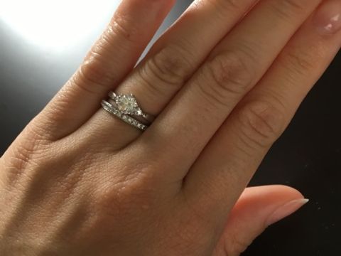 【宝寿堂(ほうじゅどう)の口コミ】 カラットの大きさです。
予算内でカラットのおおきいものを、とおもってい…