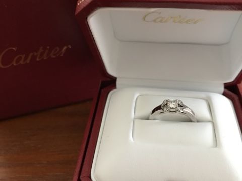 【カルティエ(Cartier)の口コミ】 私の中でエンゲージリングといえば、カルティエ。
いざ、エンゲージリング…