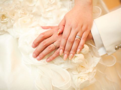 【ROYAL ASSCHER(ロイヤル・アッシャー)の口コミ】 婚約指輪のエタニティリングとぴったり重なって綺麗です。一石のダイヤモ…