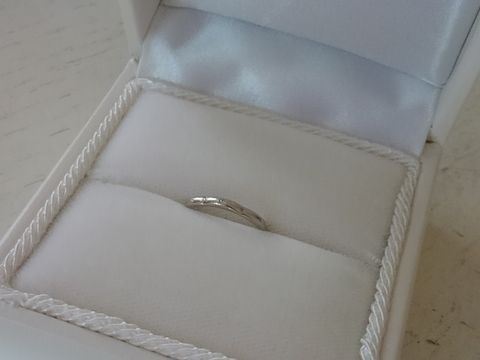 【サマンサシルヴァブライダルの口コミ】 同じいちごの花をイメージしたエンゲージリングを購入していたので、迷わ…