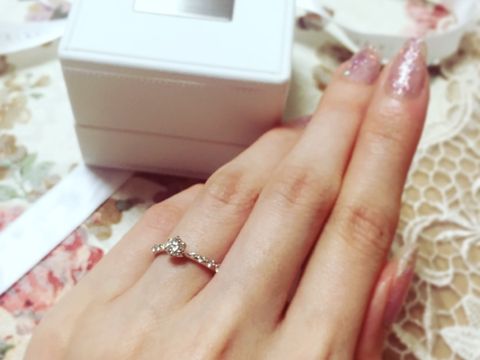 【STAR JEWELRY(スタージュエリー)の口コミ】 普段使いもできる指輪がいいなと思い探していました。ダイヤをいろいろ見…