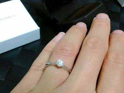 【アイプリモ(I-PRIMO)の口コミ】 王道のデザインで、結婚指輪との重ねづけもしやすいと思ったため。石のき…