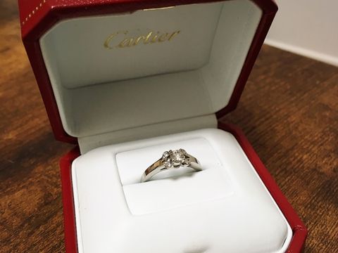 【カルティエ(Cartier)の口コミ】 可愛いらしいデザインなのに、存在感が抜群でとても気に入りました。

華…